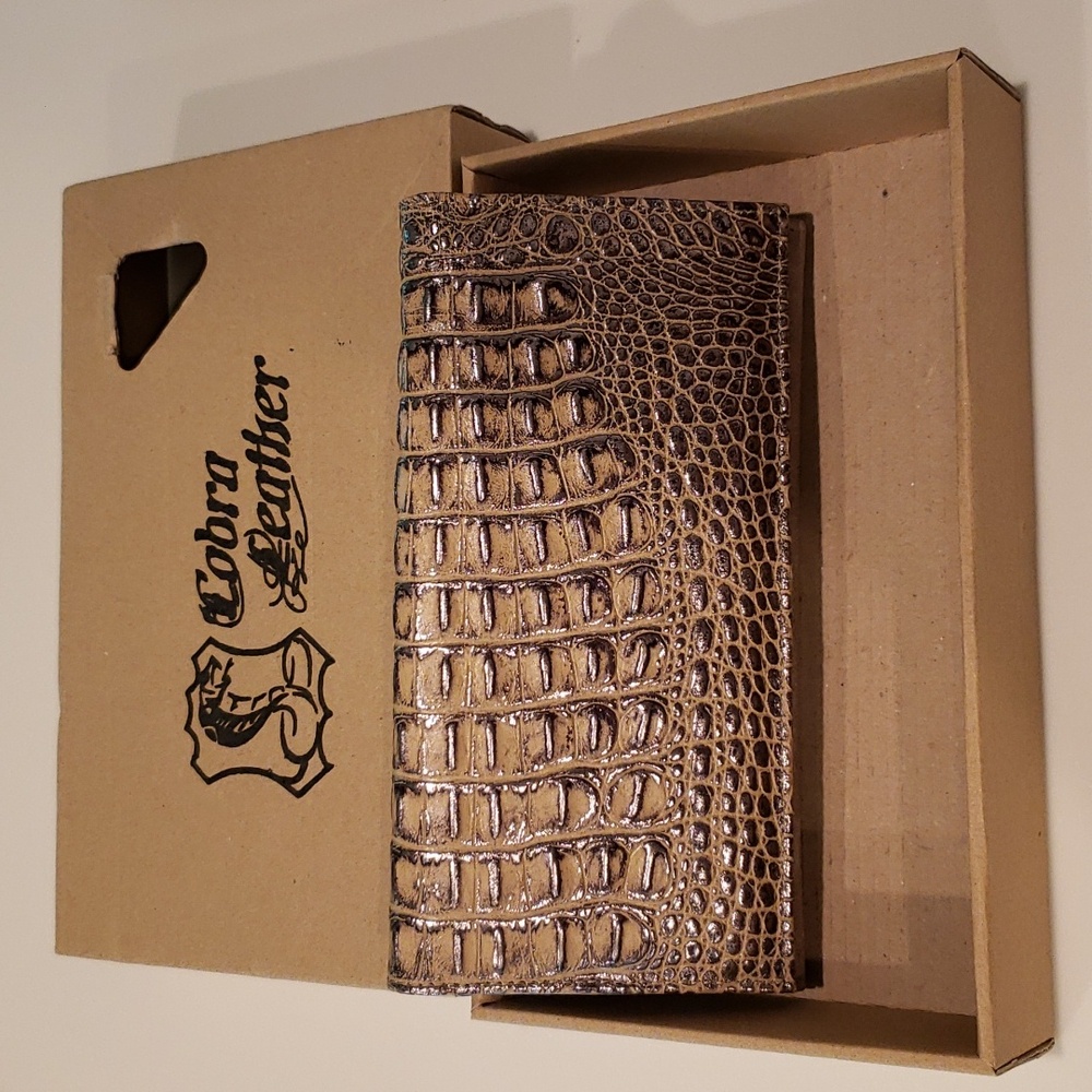 Cobra Lather wallet NWOT